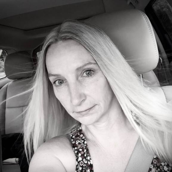 Meet your Posher, Julie - Picture 1 of 1